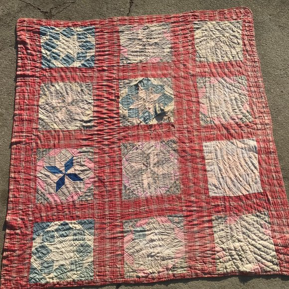 Vintage Hand sewn Quilt - Picture 2 of 7
